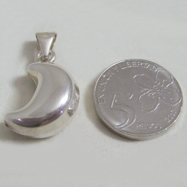 (p1257)Silver pendant motif inflated Moon.